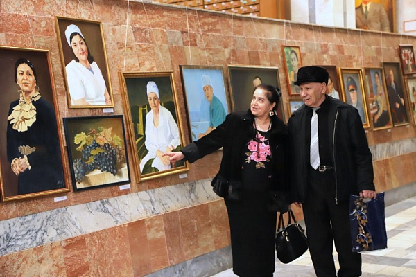 28 ноября в рамках Республиканского проекта «Самородки» состоялось открытие  художественной выставки «Портретная галерея Магомеда Бахричилова»