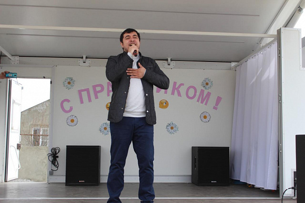В учреждениях Кизлярского района отметили День смеха