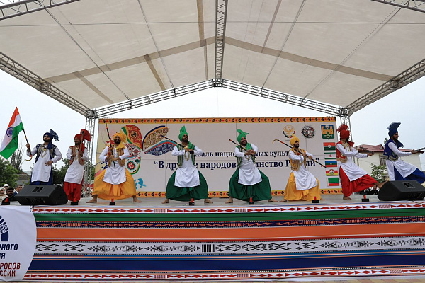 Город Хасавюрт сегодня, 2 июля, встречал гостей-участников XX Международного фестиваля фольклора и традиционной культуры «Горцы»!