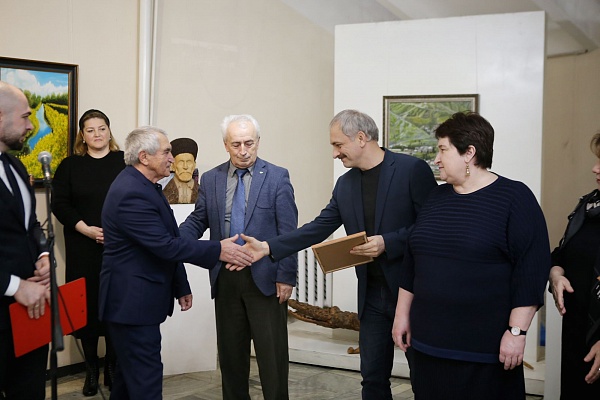 В Махачкале состоялось открытие выставки самодеятельных художников «Самородки Дагестана»