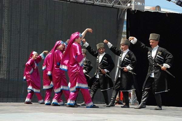 В День Конституции  Дагестана в Махачкале состоялся большой фольклорный праздник