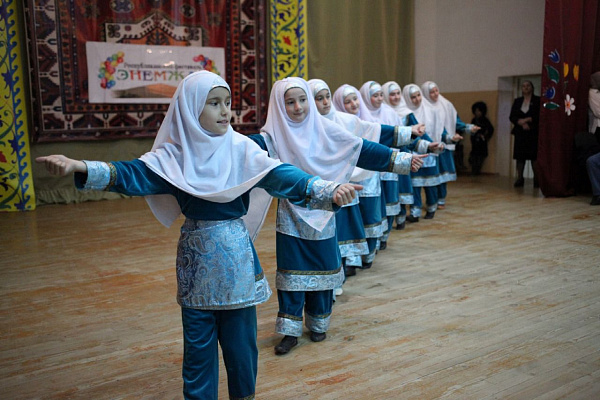 15 апреля,  в зале Центра культуры в с.Коркмаскала состоялся, ставший уже традиционным, праздник детского творчества «Энемжая»