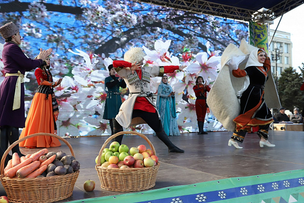 29 ноября на центральной площади города состоялись праздничные мероприятия ко Дню работника сельского хозяйства и перерабатывающей промышленности
