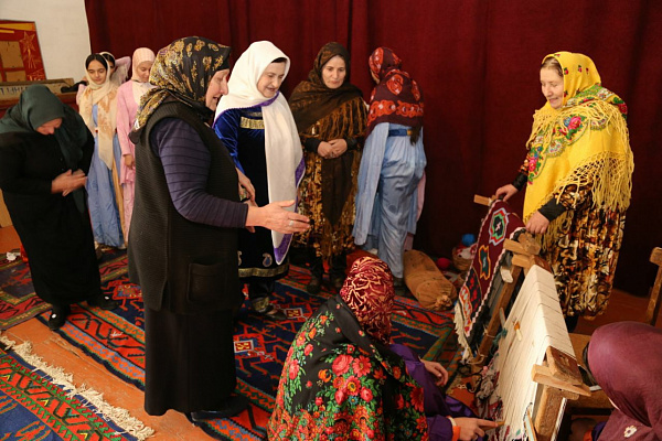 В сельском Доме культуры села Батлаич Хунзахского района состоялся фестиваль безворсовых ковров